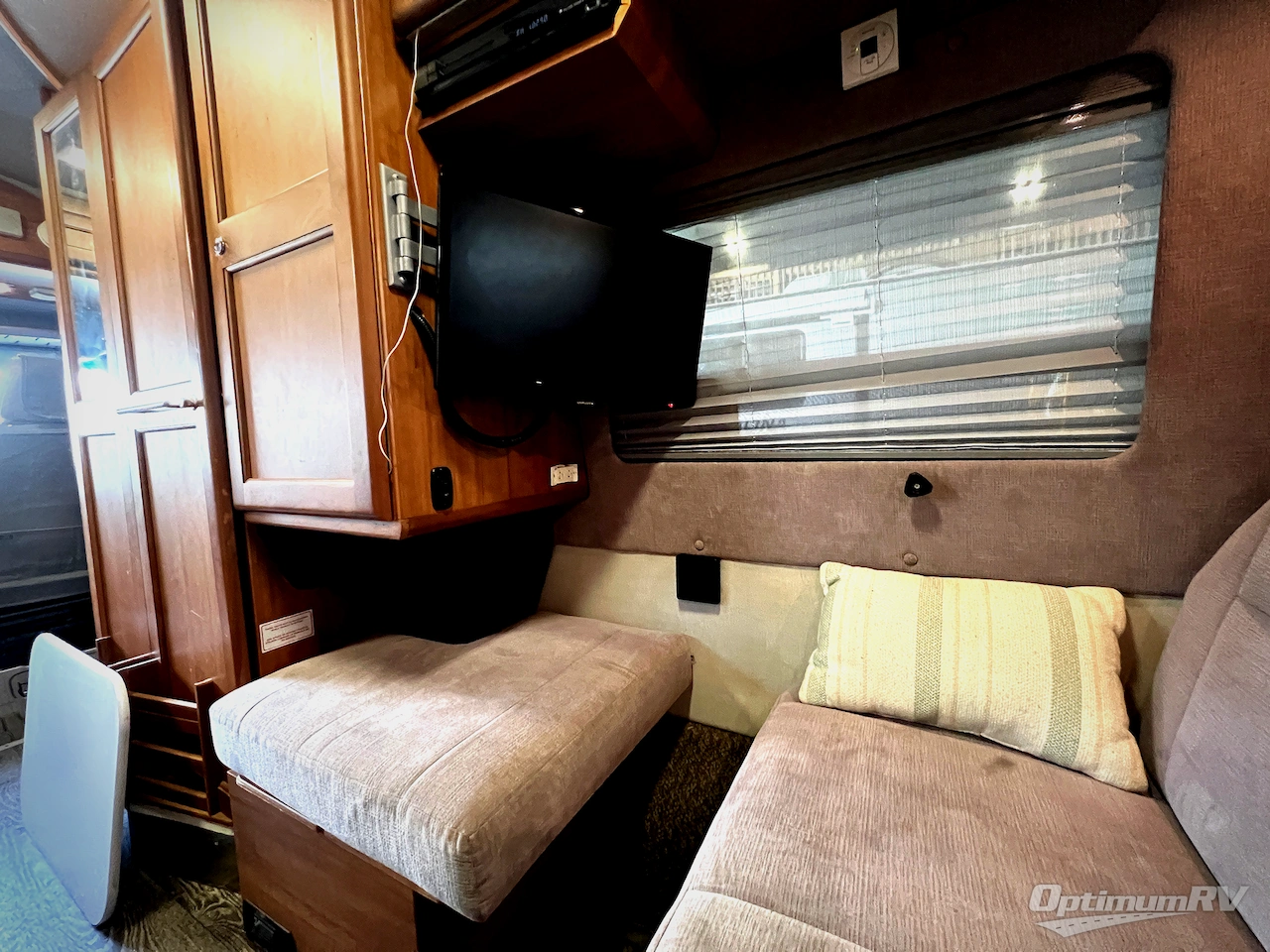 2014 Roadtrek Agile SS Photo 20