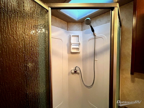 2012 Fleetwood Storm 30SA RV Photo 3