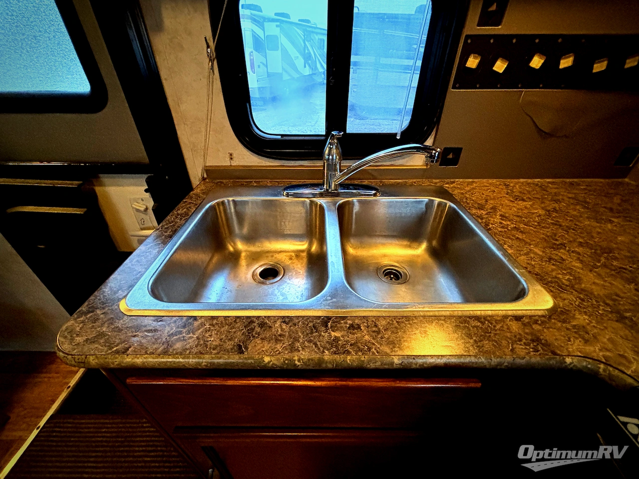 2012 Fleetwood Storm 30SA Photo 16