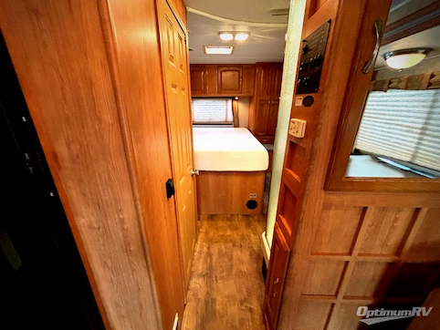 2009 Coachmen Freelander 3150SS RV Photo 4