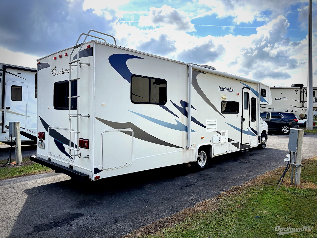2009 Coachmen Freelander 3150SS Photo 2