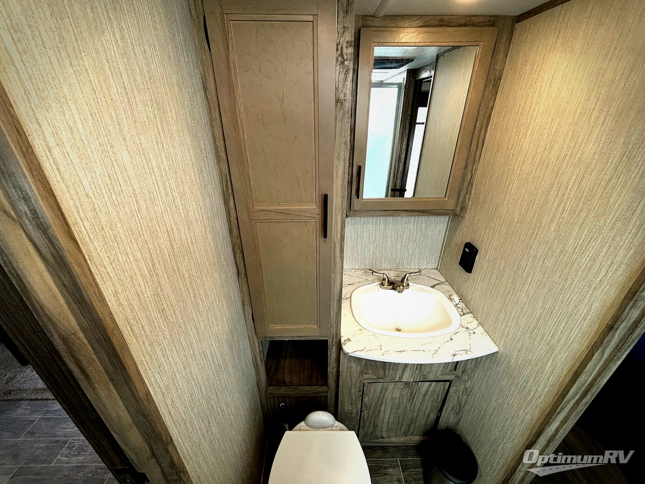 2021 Forest River Cherokee Alpha Wolf 23RD-L Photo 11