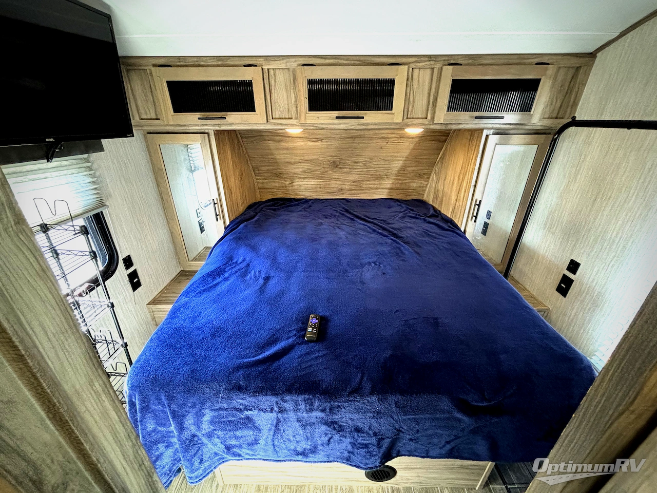 2021 Forest River Cherokee Alpha Wolf 23RD-L Photo 10