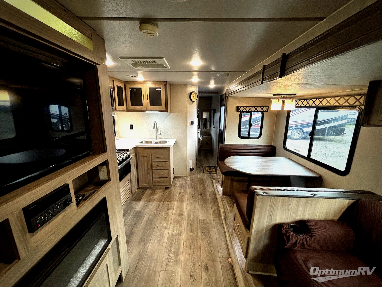 2020 Coachmen Freedom Express Liberty Edition 320BHDSLE Photo 5