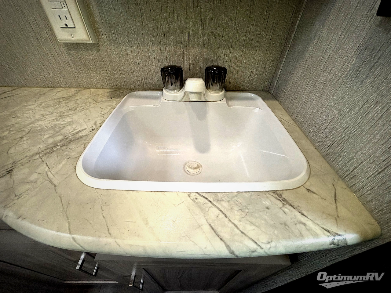 2020 Coachmen Freedom Express Liberty Edition 320BHDSLE Photo 8