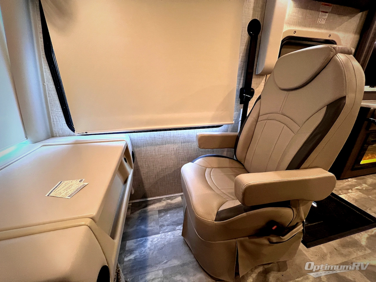 2023 Thor Challenger 37FH Photo 7