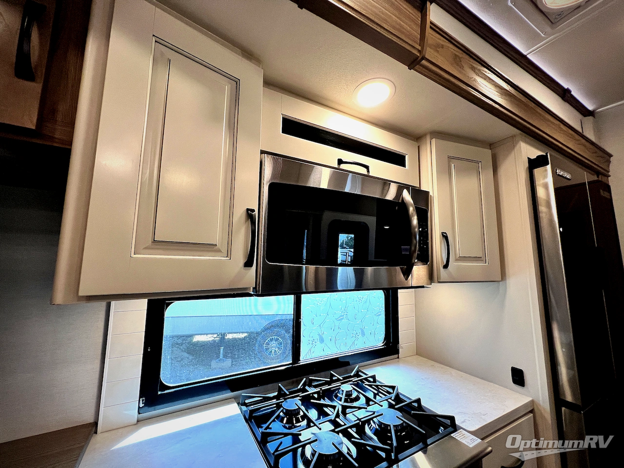 2024 Alliance Paradigm 310RL Photo 8