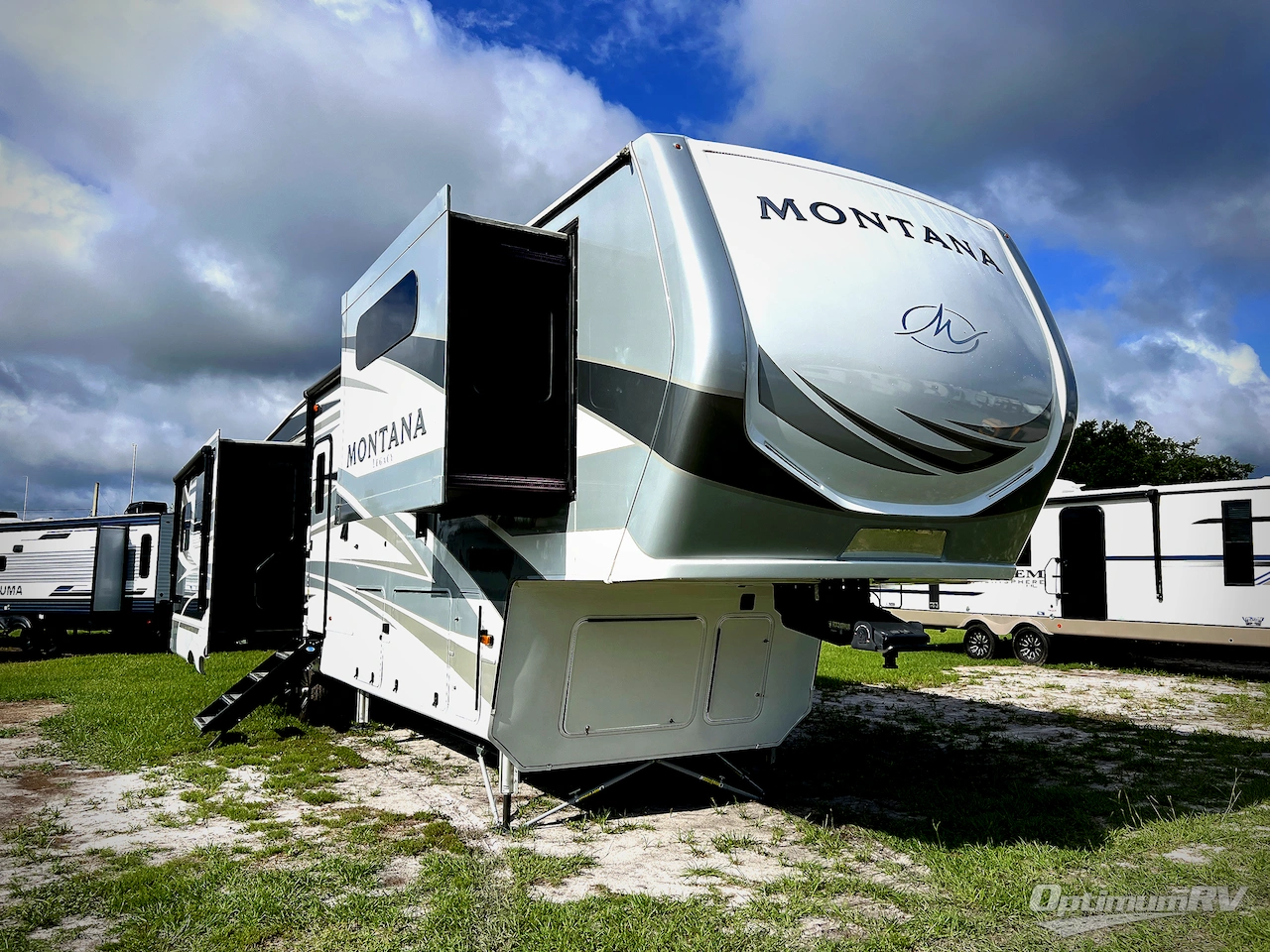 2022 Keystone Montana 3781RL Photo 1