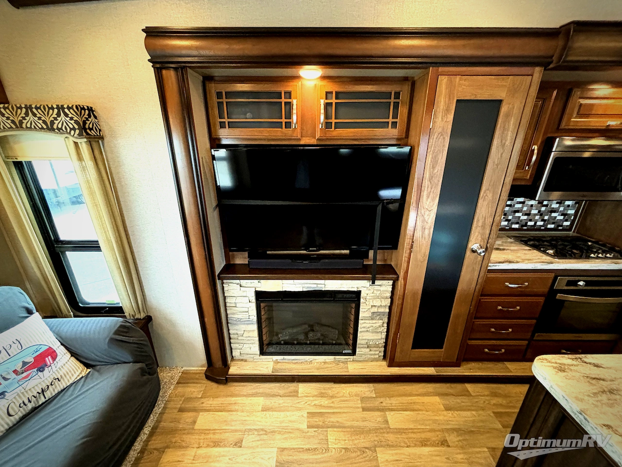 2017 Keystone Montana 3721RL Photo 7