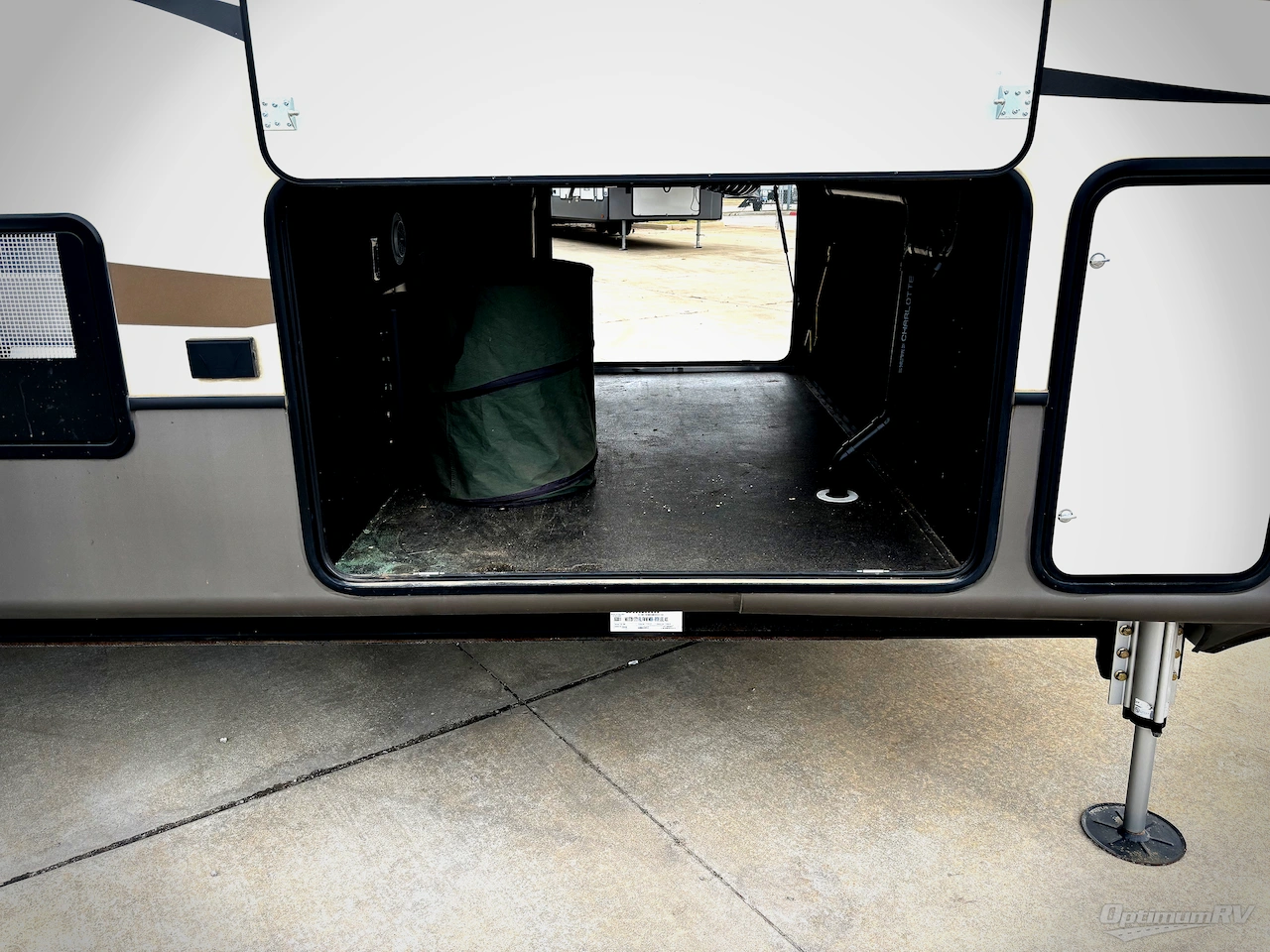 2017 Keystone Montana 3721RL Photo 15