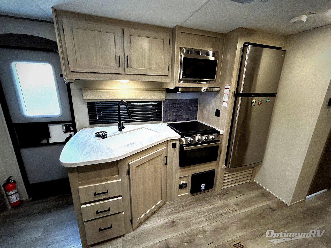 2024 Coachmen Catalina Legacy Edition 293QBCK Photo 8