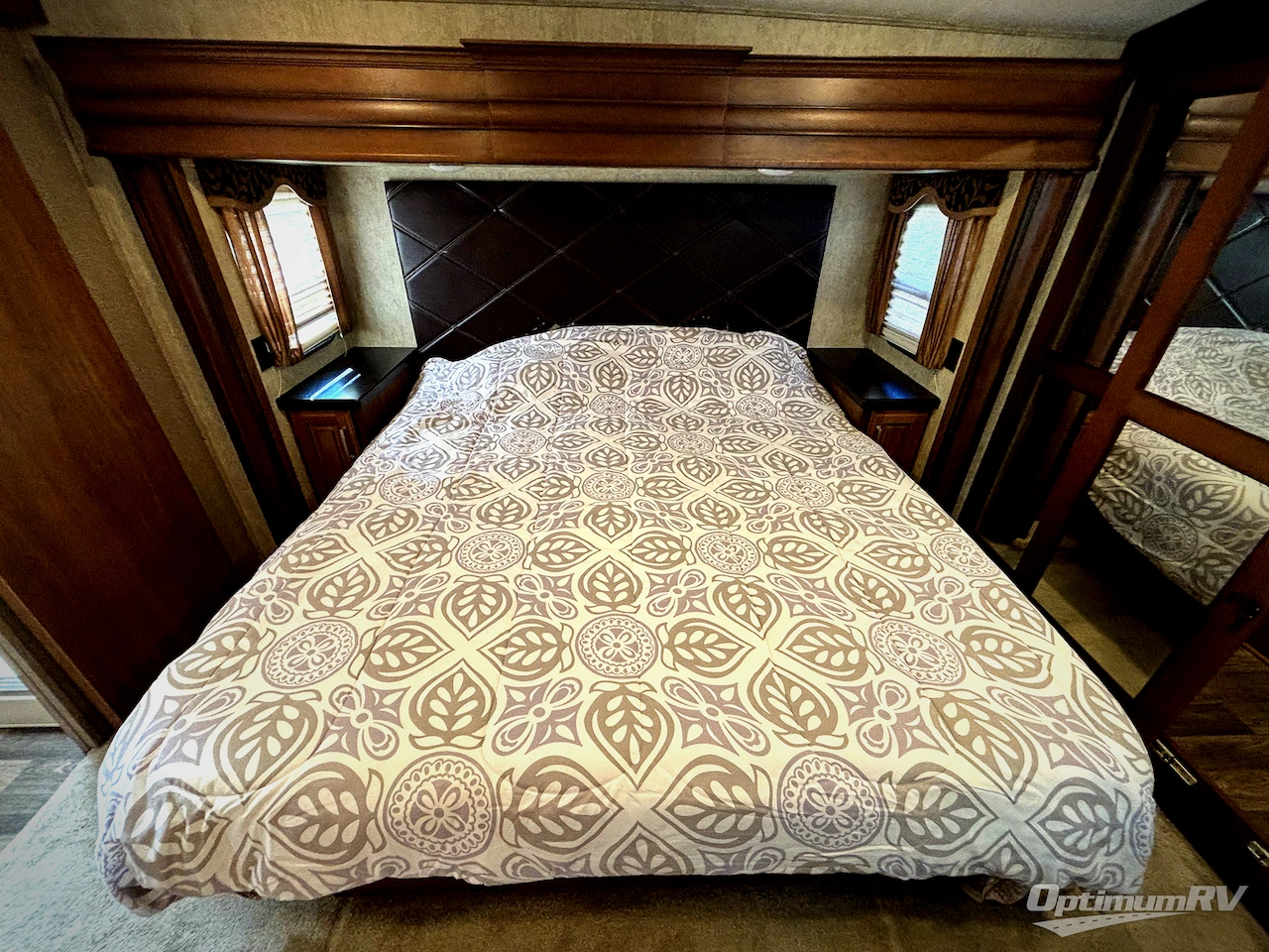 2015 Keystone Montana 3402 RL Photo 9