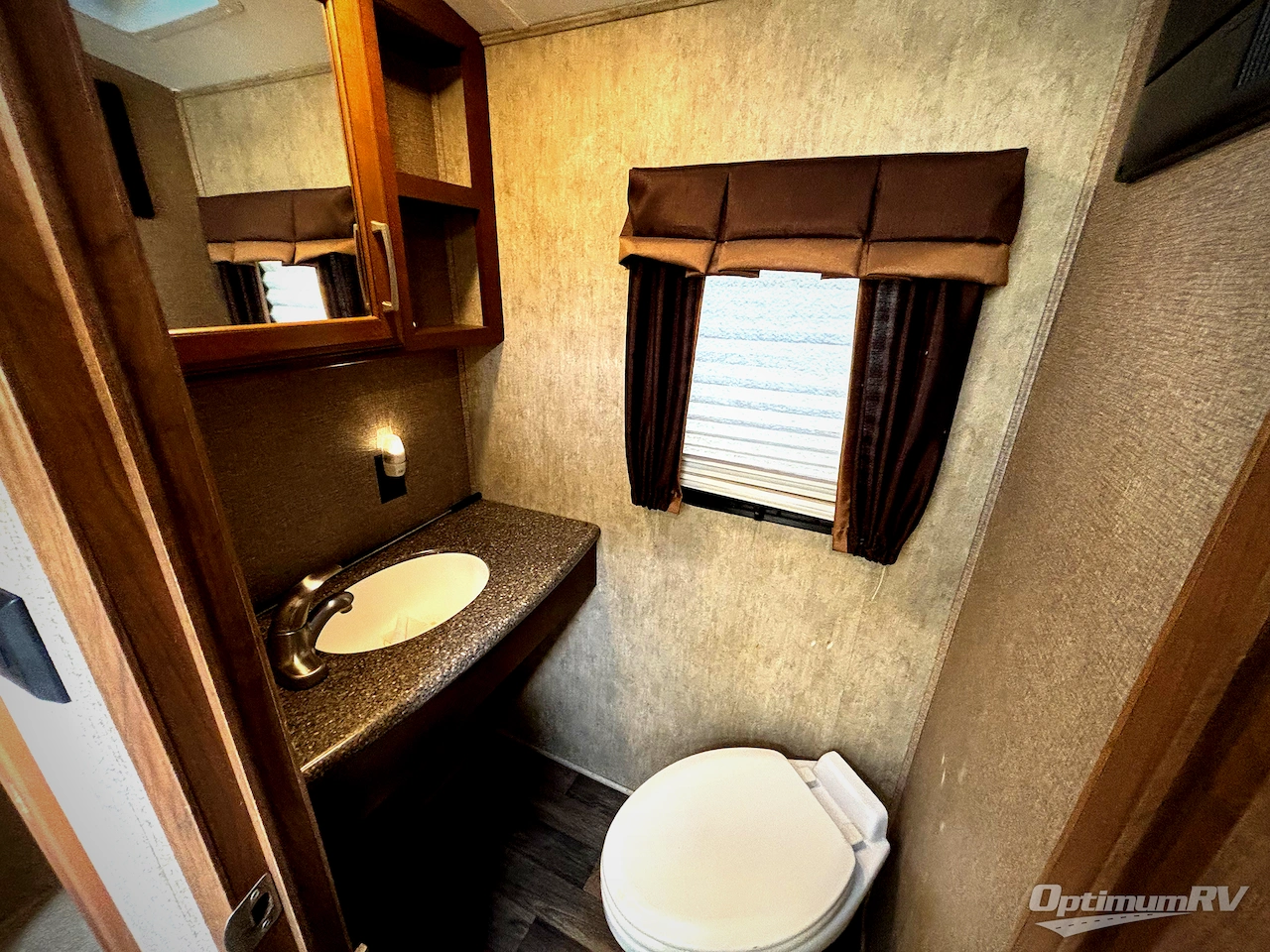 2015 Keystone Montana 3402 RL Photo 12