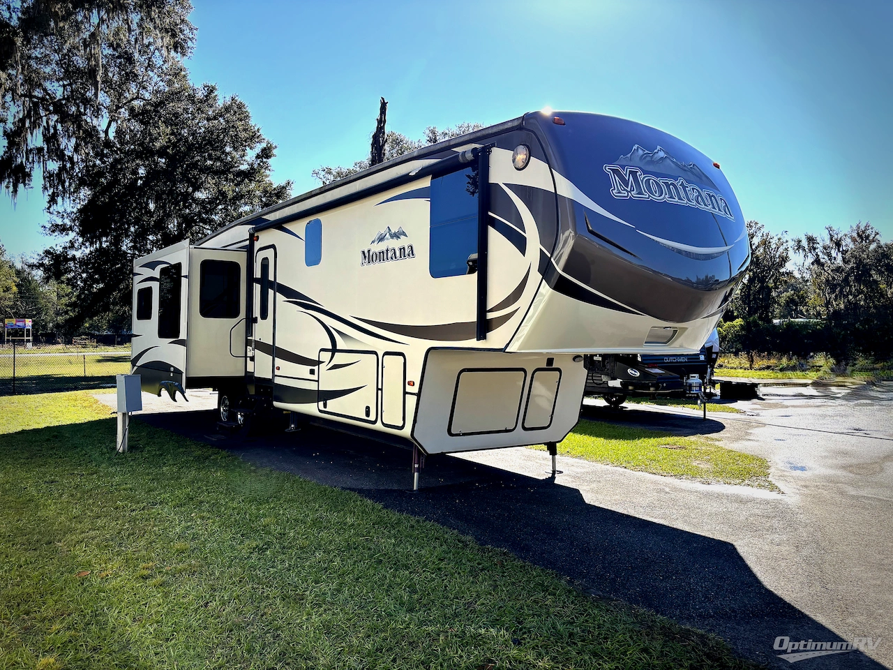 2015 Keystone Montana 3402 RL Photo 1