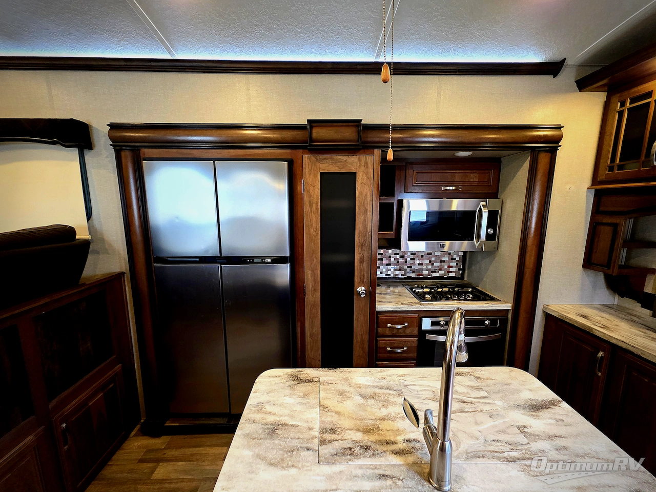 2017 Keystone Montana 3790RD Photo 9