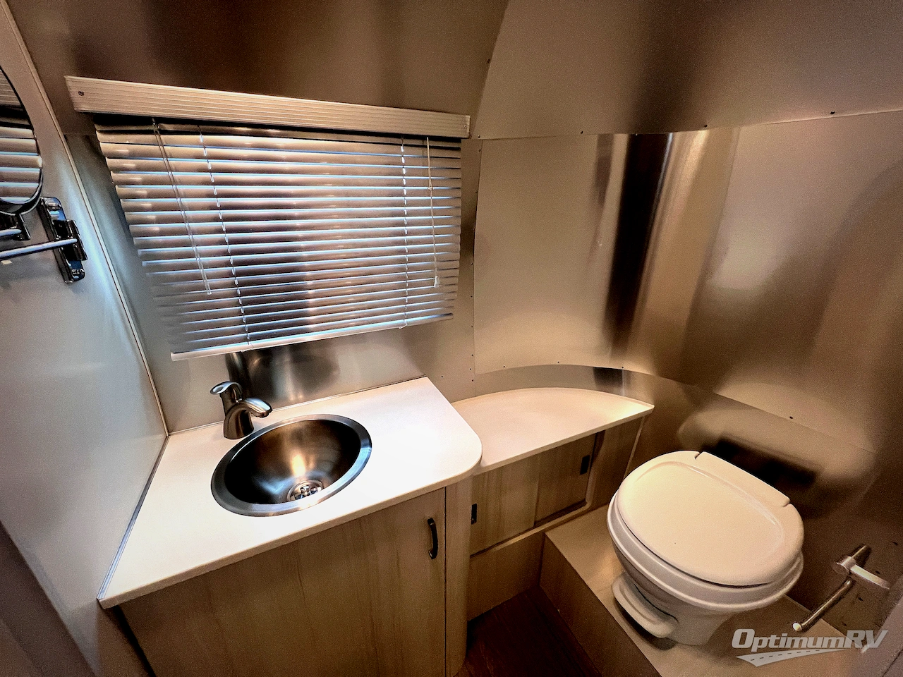 2022 Airstream Bambi 22FB Photo 17