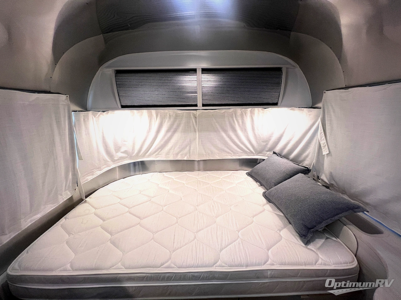 2022 Airstream Bambi 22FB Photo 13