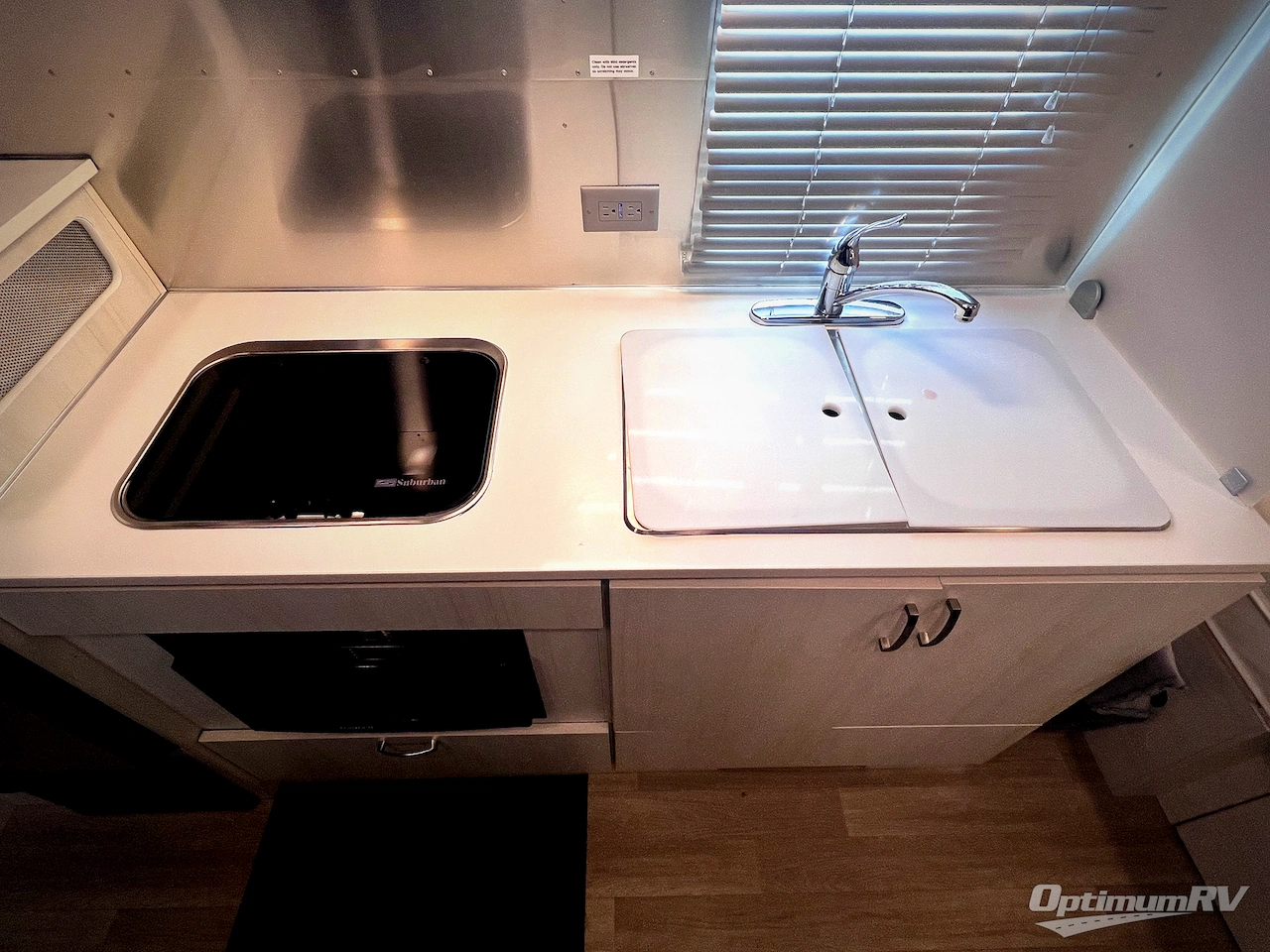 2022 Airstream Bambi 22FB Photo 7