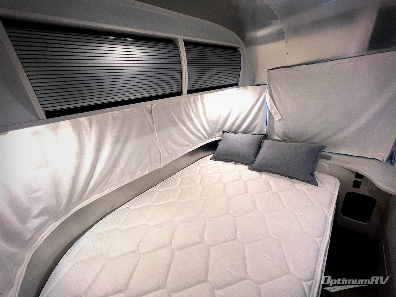 2022 Airstream Bambi 22FB Photo 14