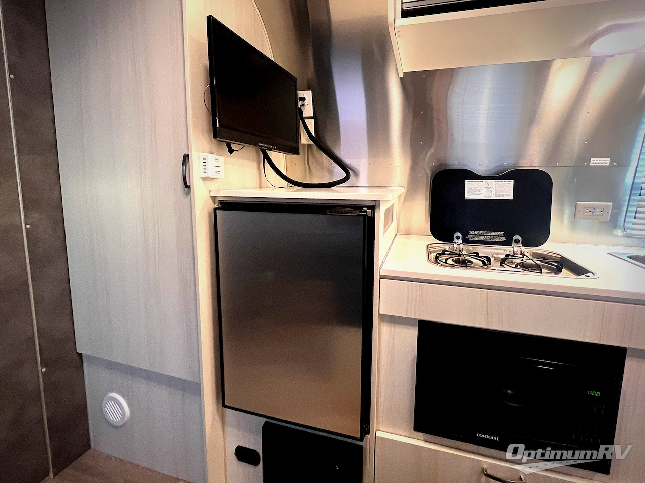 2022 Airstream Bambi 22FB Photo 8