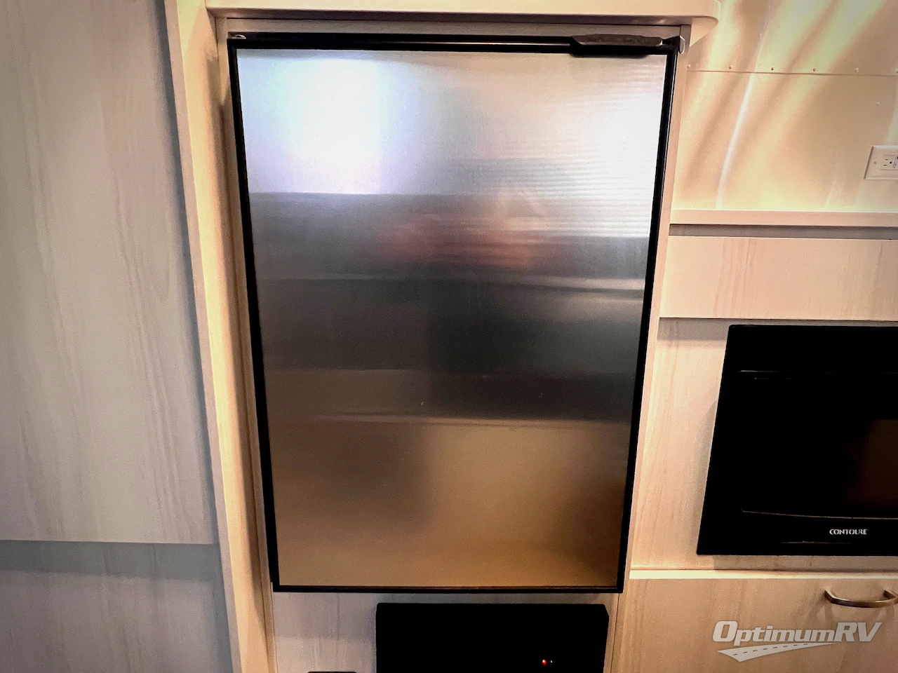 2022 Airstream Bambi 22FB Photo 9