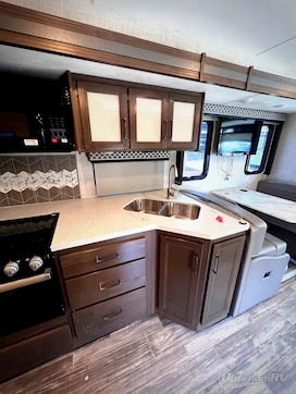 2022 Thor Hurricane 34J RV Photo 4