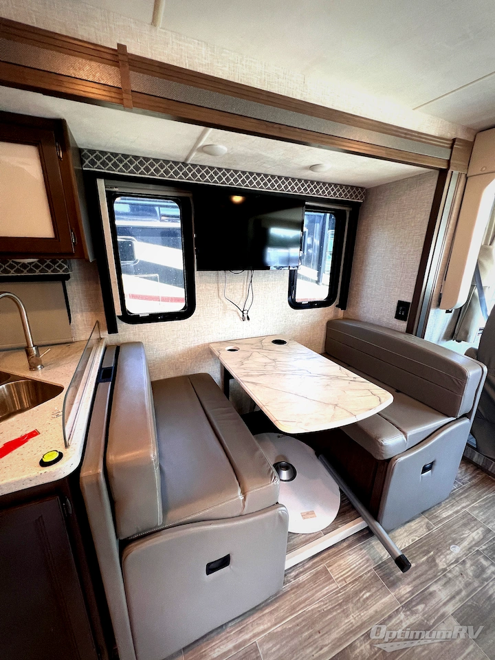 2022 Thor Hurricane 34J Photo 11