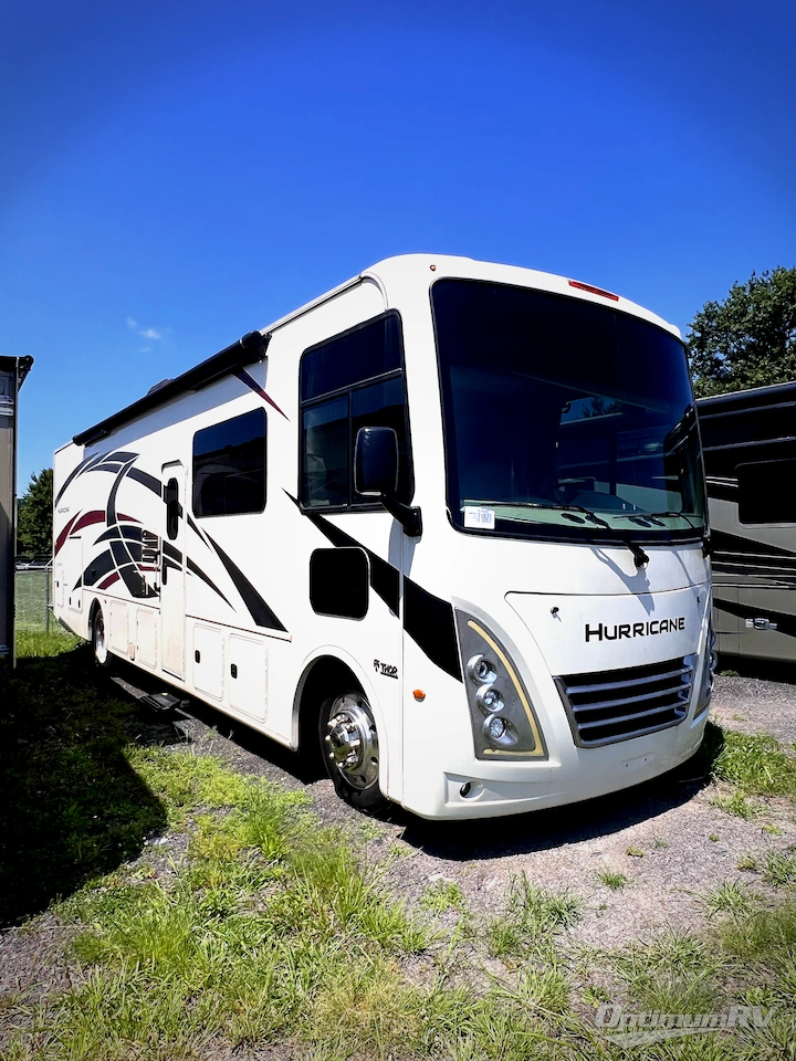 2022 Thor Hurricane 34J Photo 1