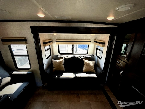 2021 Palomino Columbus 389FLC RV Photo 2