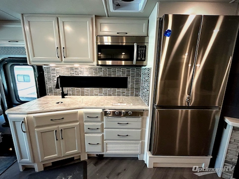 2024 Fleetwood Bounder 35K RV Photo 2