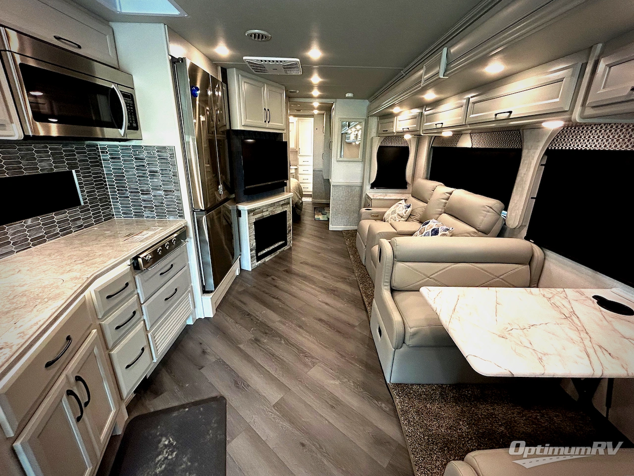 2024 Fleetwood Bounder 35K Photo 4
