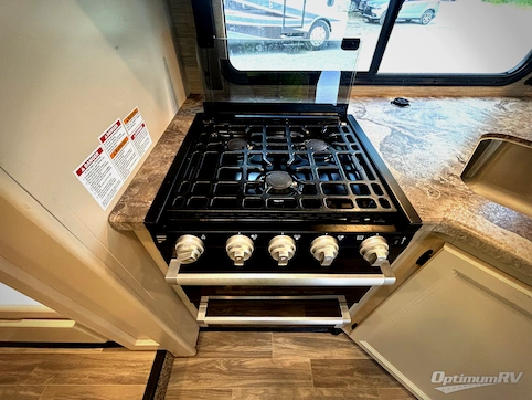 2023 Thor Chateau 31EV RV Photo 3