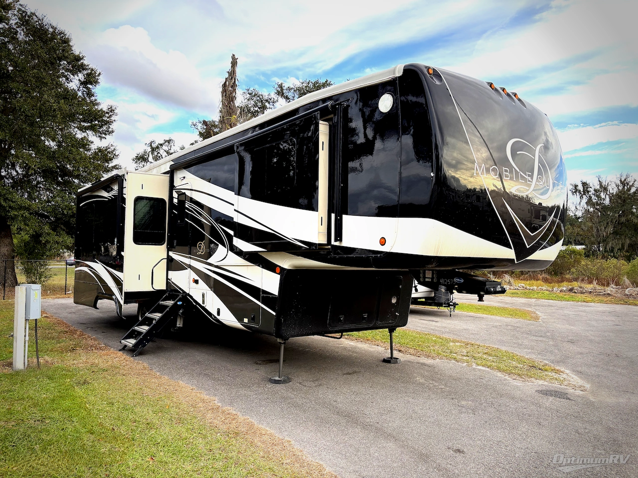 2019 DRV Luxury Suites Mobile Suites 36RSSB3 Photo 1