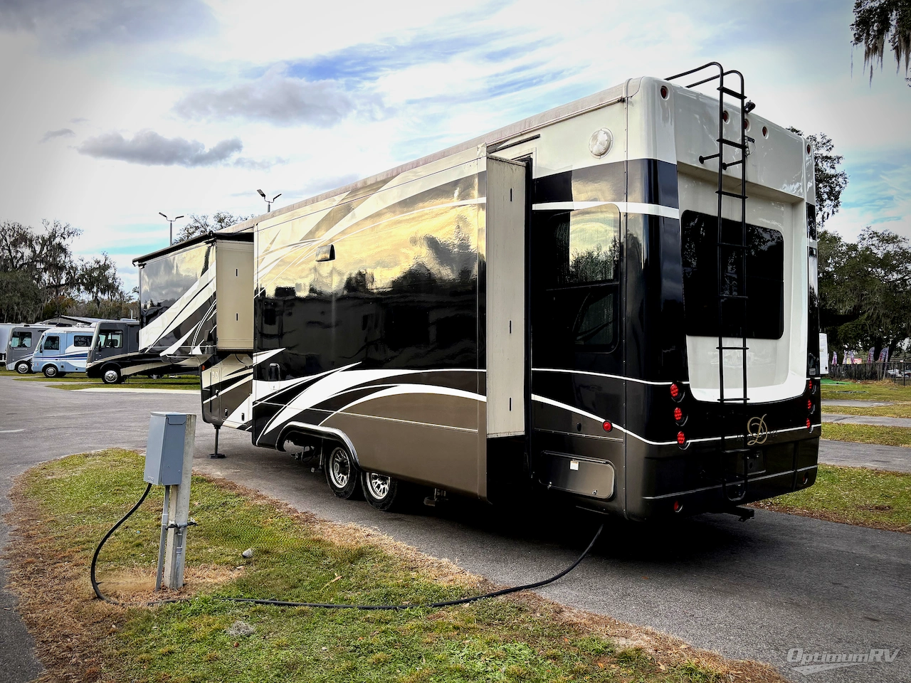 2019 DRV Luxury Suites Mobile Suites 36RSSB3 Photo 3