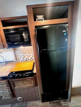 2019 Winnebago Outlook 27D RV Photo 4