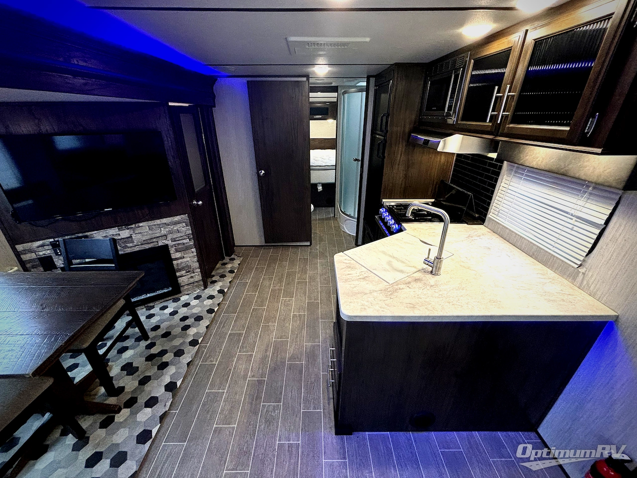 2020 Forest River Cherokee Alpha Wolf 23RDL Photo 4