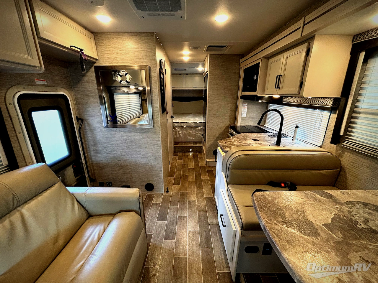 2022 Thor Chateau 28Z Photo 4