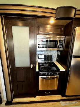 2016 Grand Design MOMENTUM 376TH RV Photo 3