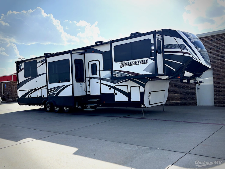 2016 Grand Design MOMENTUM 376TH RV Photo 1