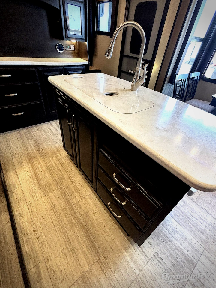 2016 Grand Design MOMENTUM 376TH Photo 19