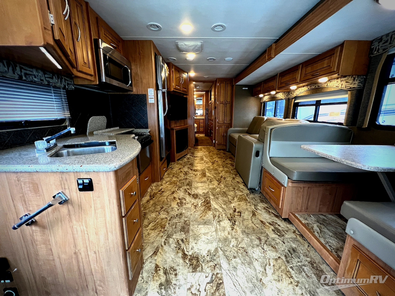 2016 Coachmen Mirada 35LS Photo 4