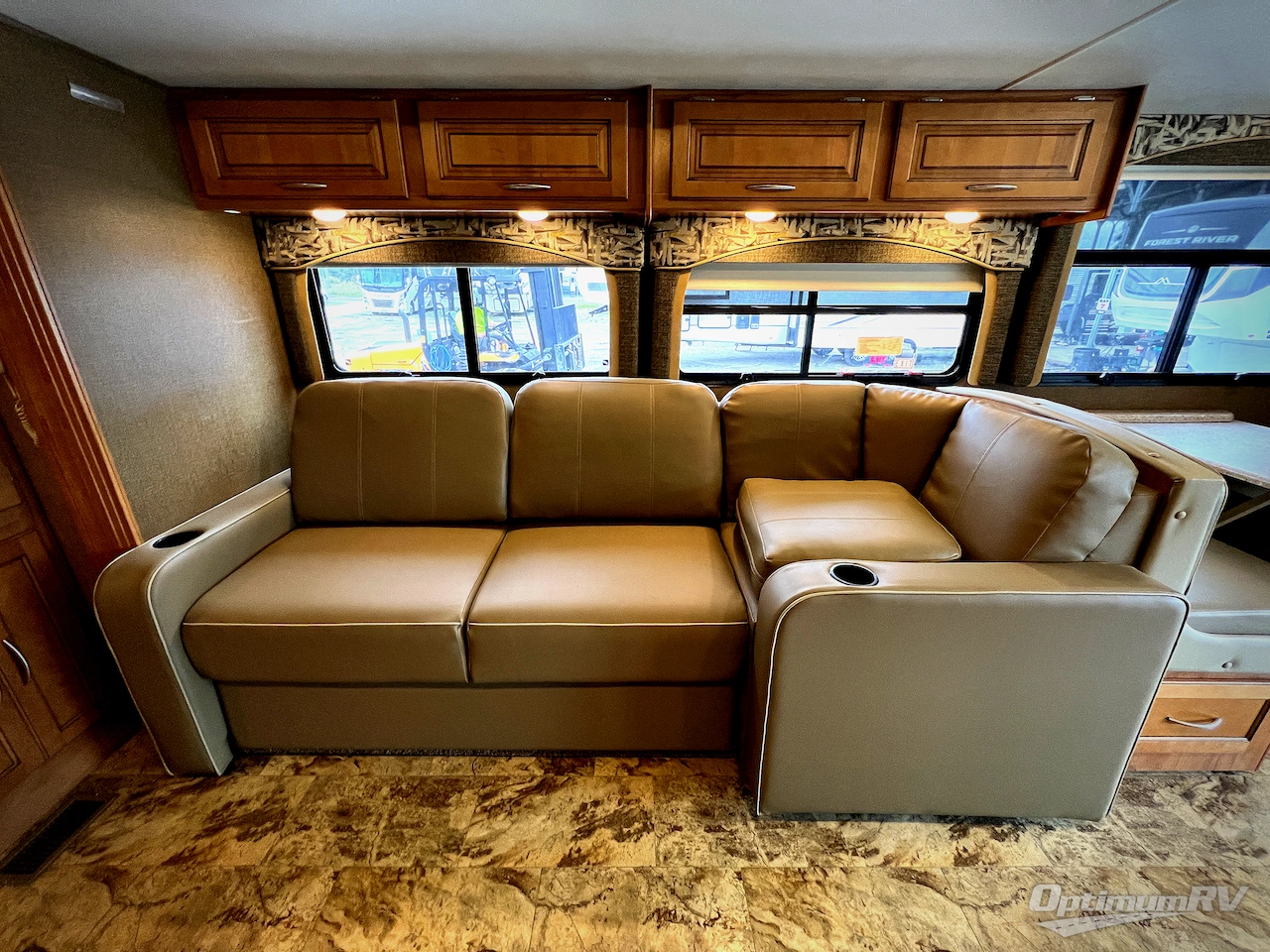 2016 Coachmen Mirada 35LS Photo 9