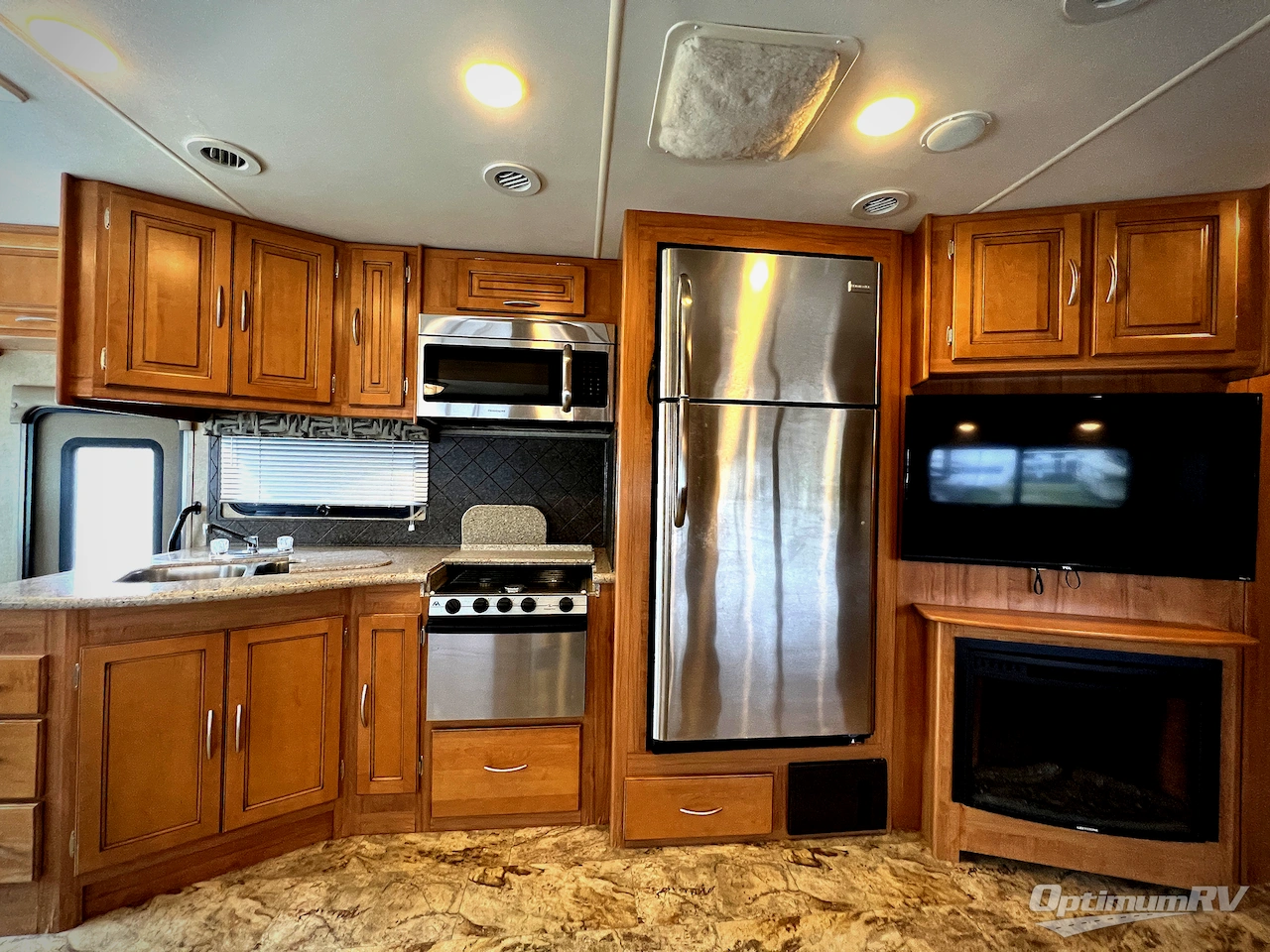 2016 Coachmen Mirada 35LS Photo 11