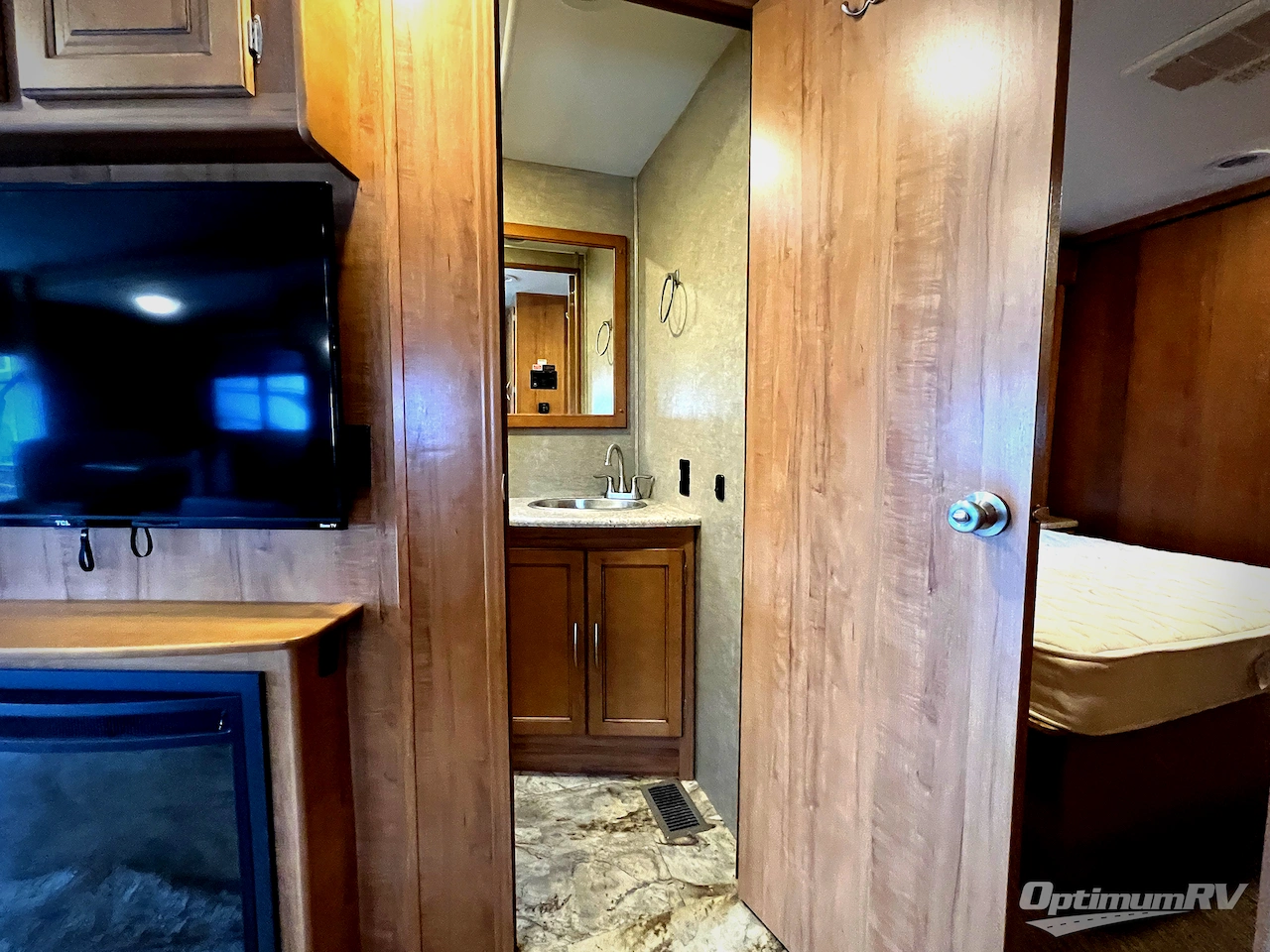 2016 Coachmen Mirada 35LS Photo 18