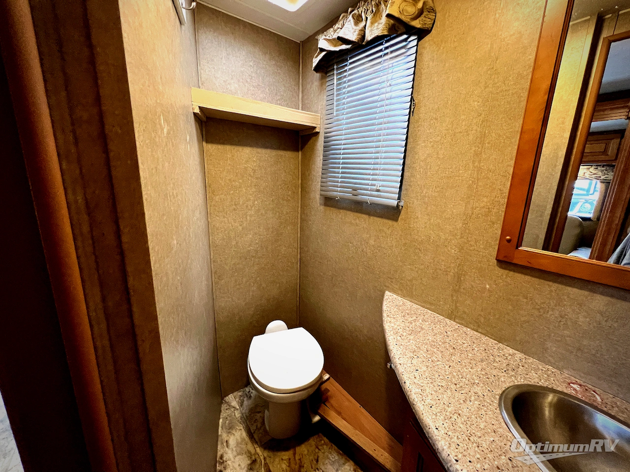 2016 Coachmen Mirada 35LS Photo 19