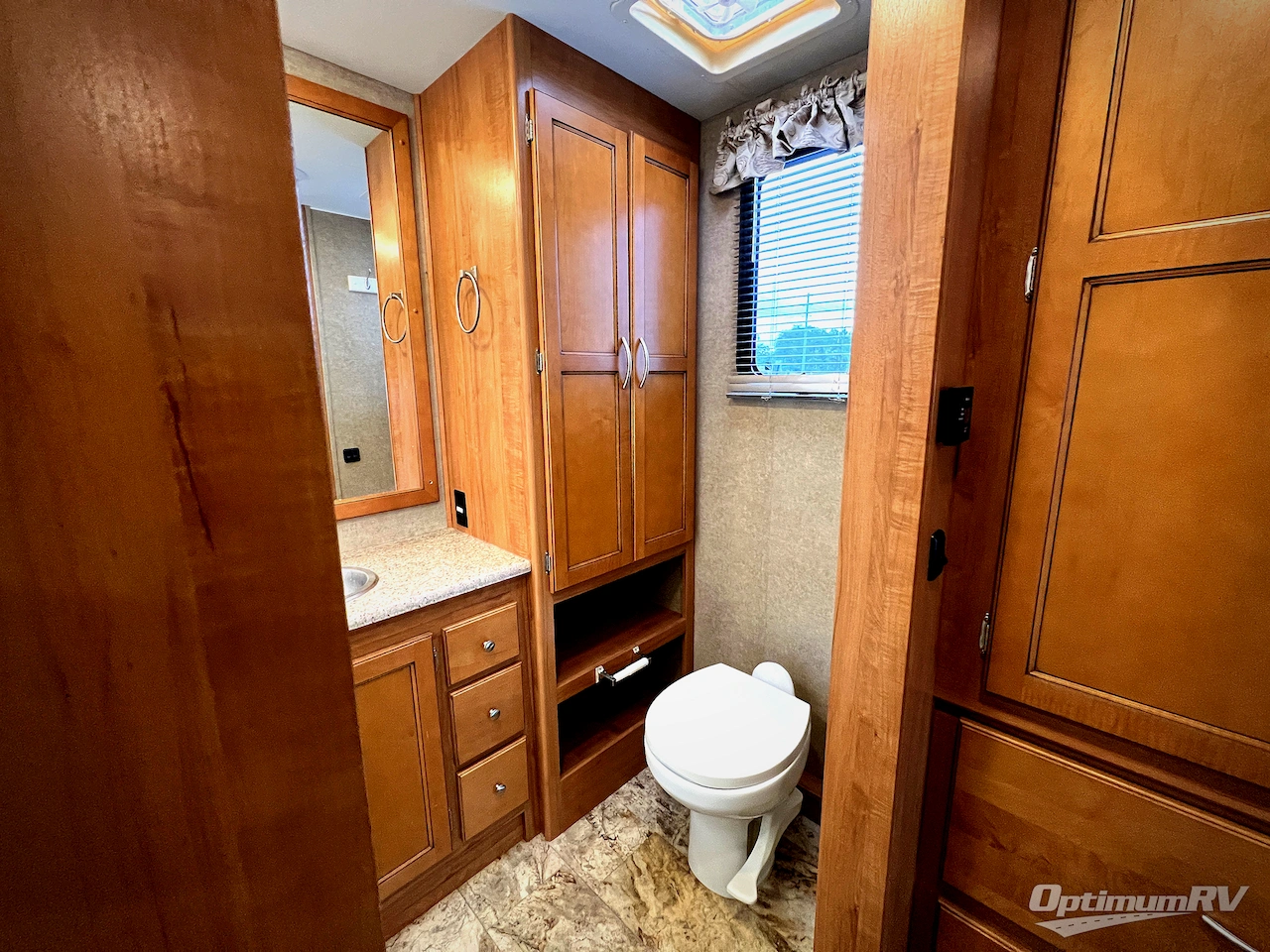2016 Coachmen Mirada 35LS Photo 26