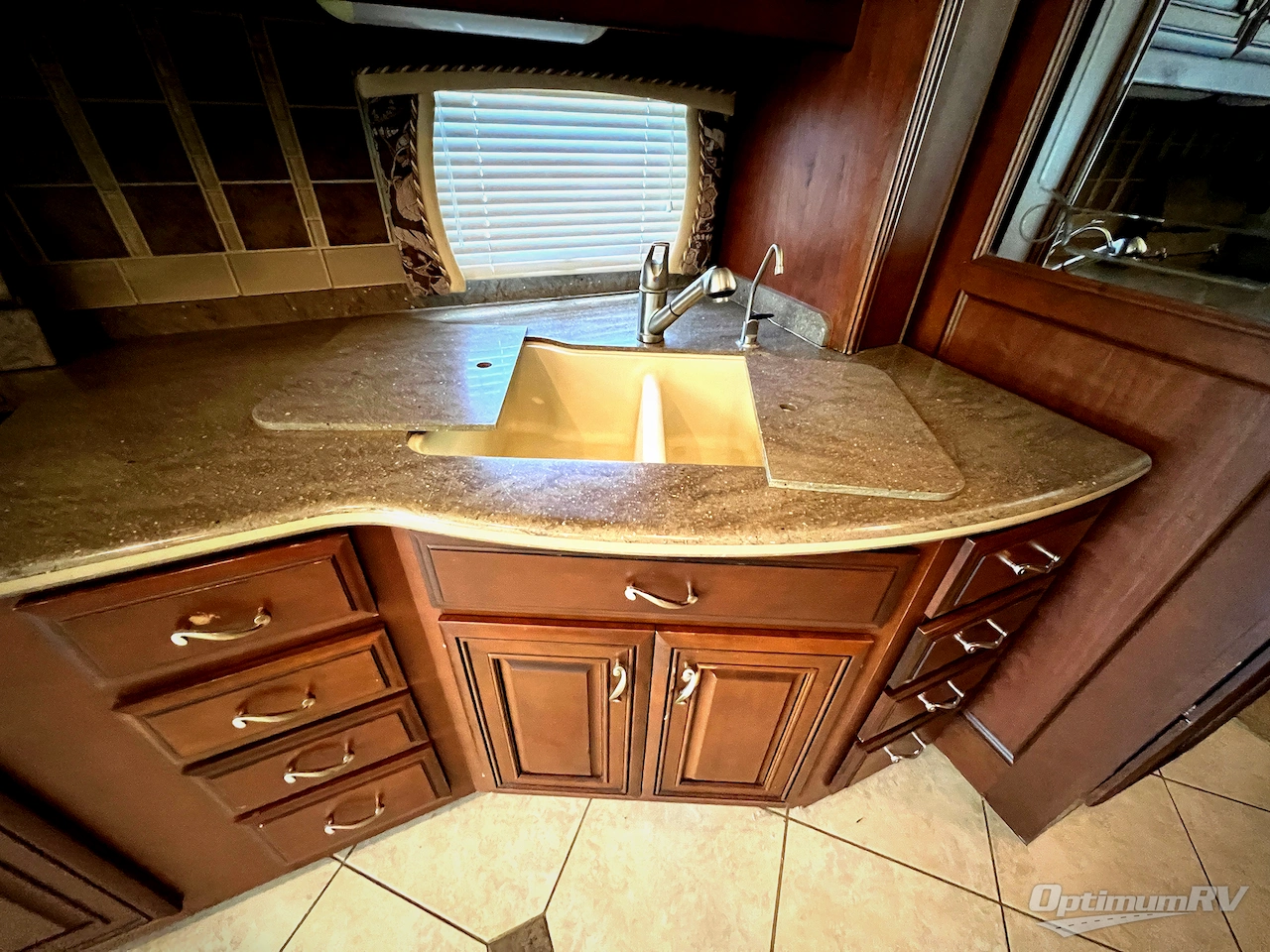 2011 Entegra Aspire 42DL Photo 13
