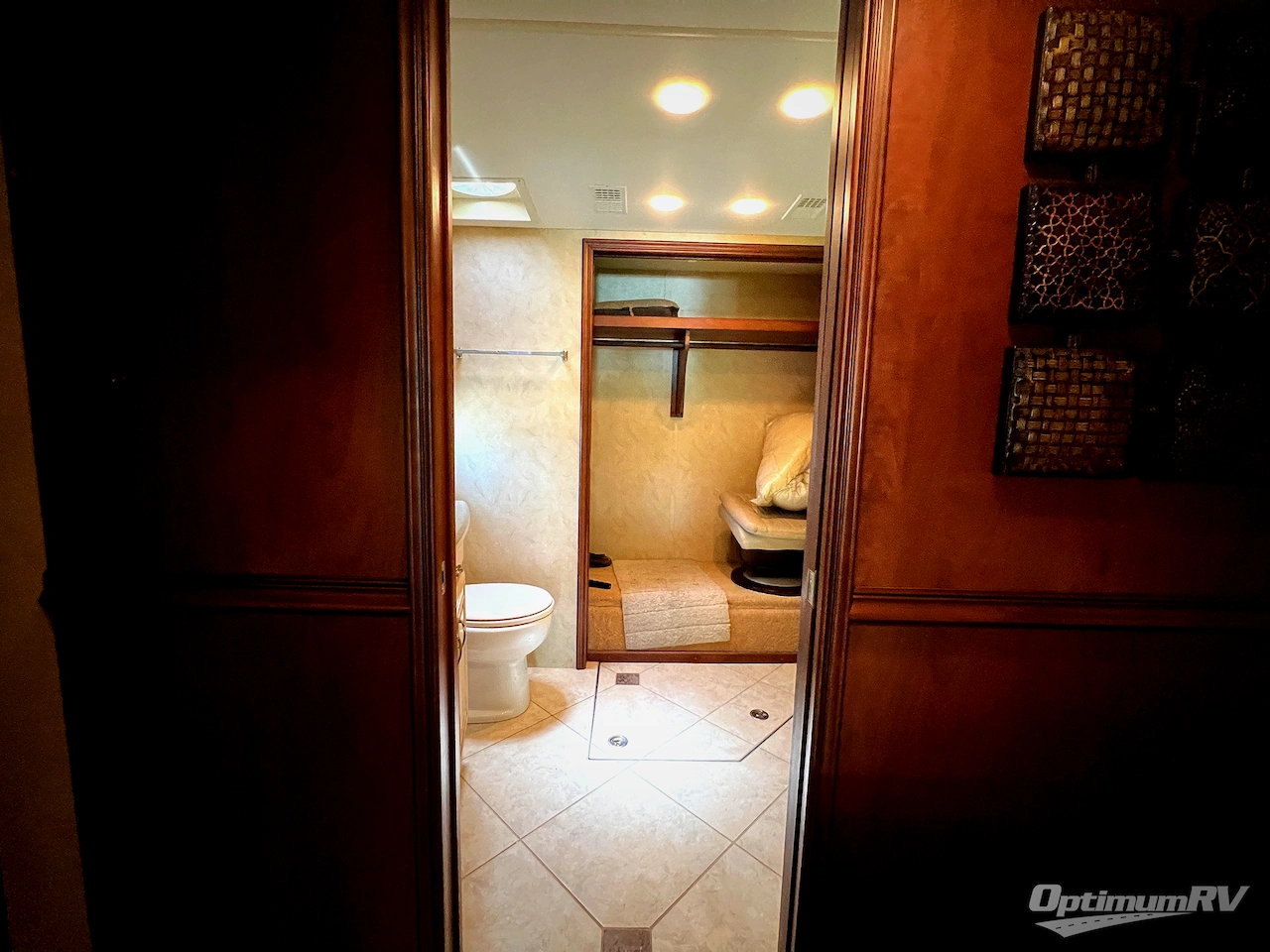 2011 Entegra Aspire 42DL Photo 19