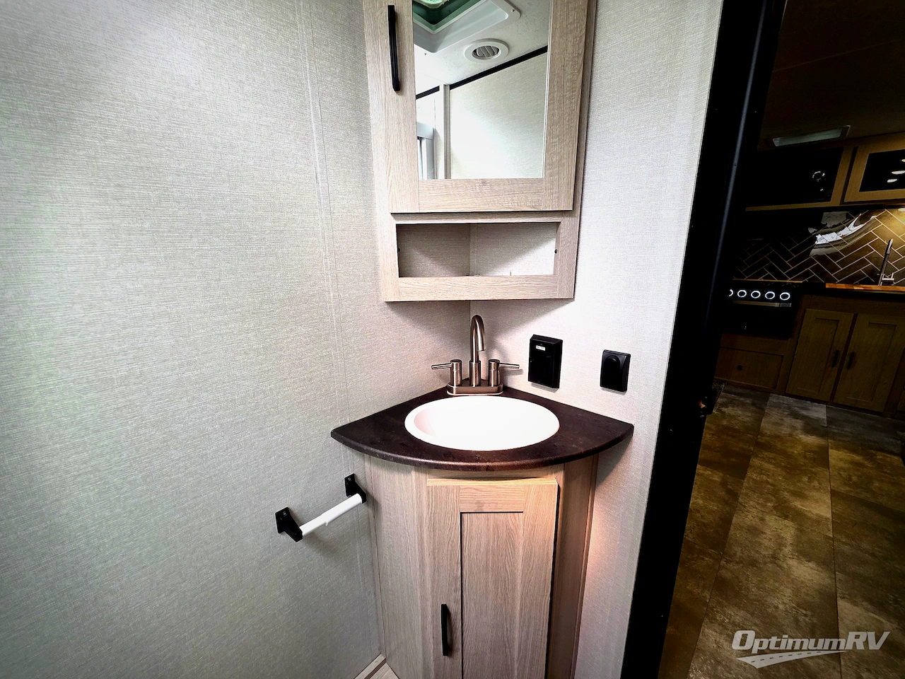 2022 Coachmen Apex Ultra-Lite 256BHS Photo 16