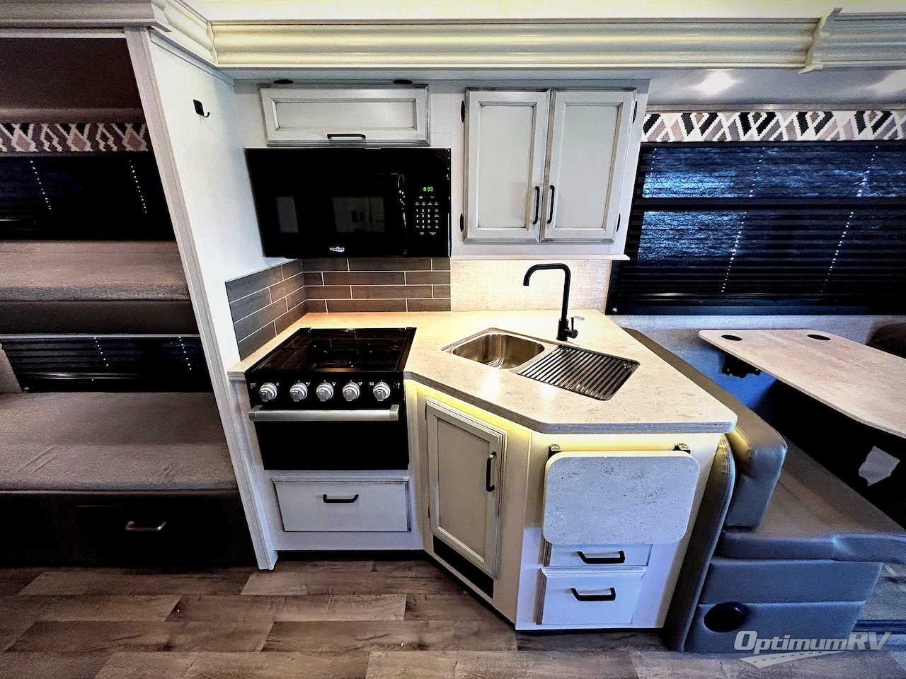 2022 Entegra Odyssey 31F Photo 6